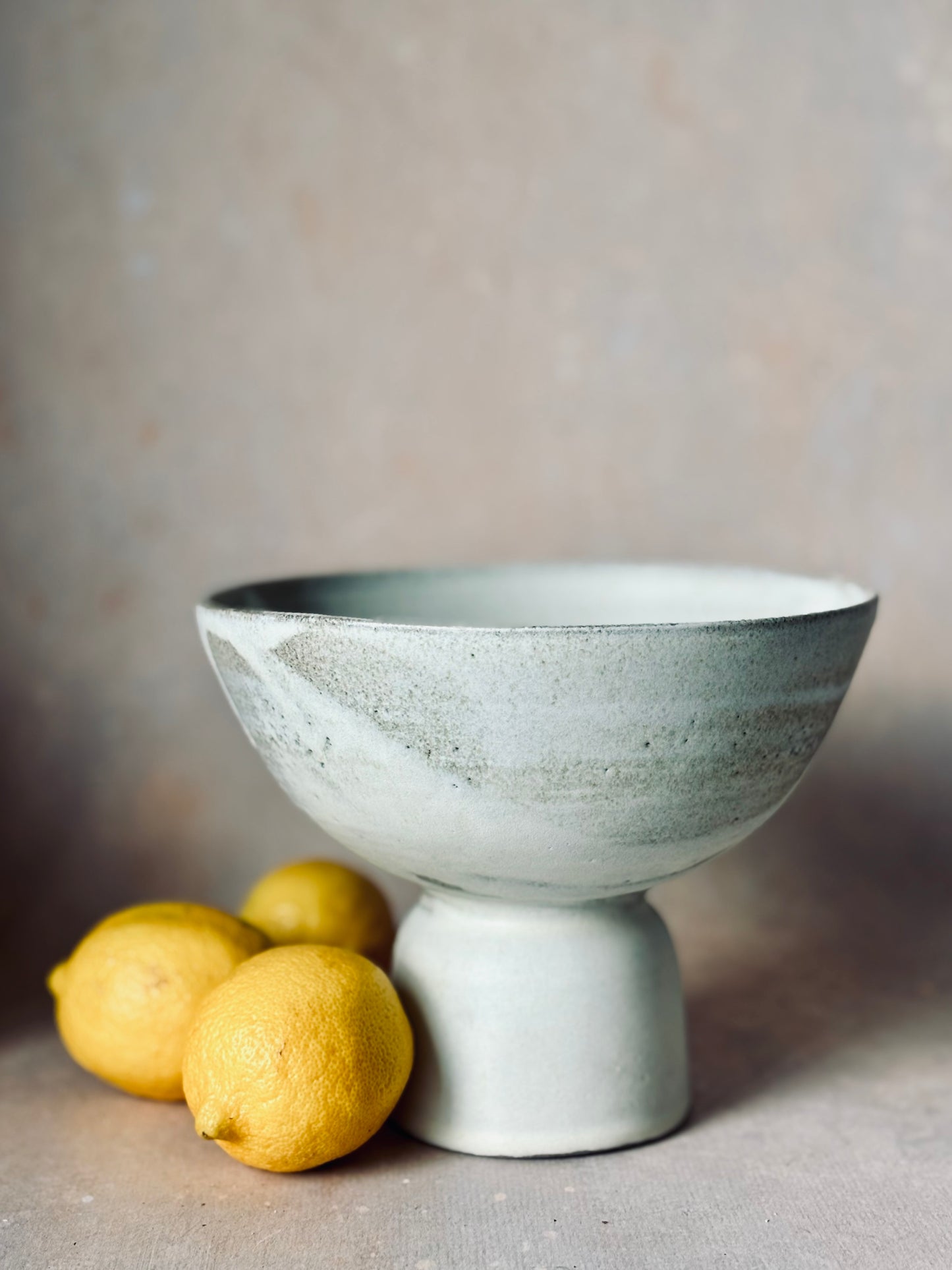 Pedestal bowl