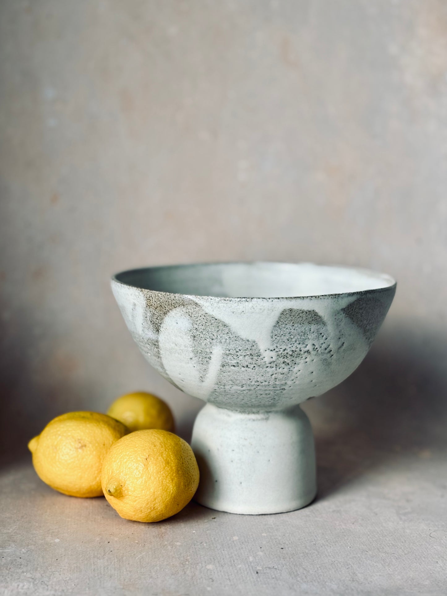Pedestal bowl